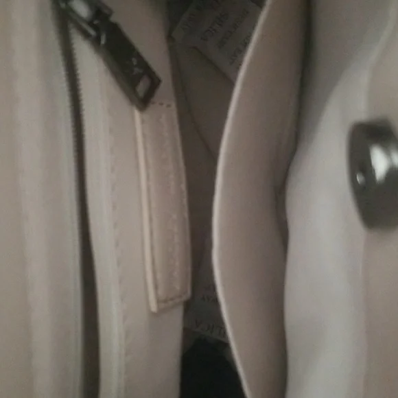 Badgley Mischka Quilted Handbag/Crossbody ♥️HOST PICK♥️ 10/19/23 NWT 8"x6.5"x4" - Picture 9 of 12